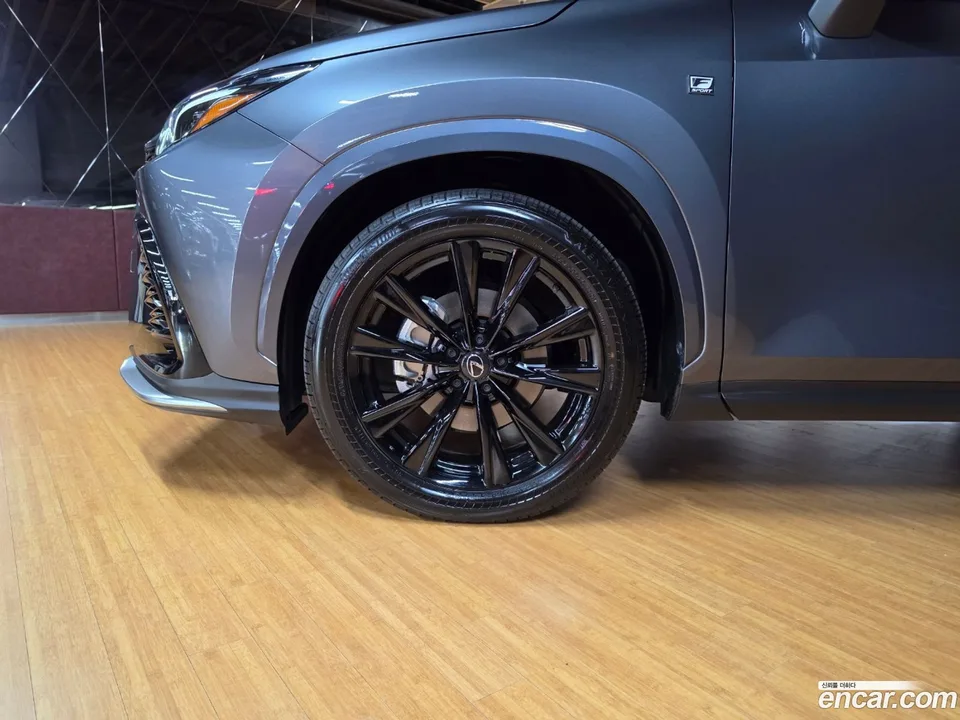 Lexus NX 450h+ F-Sport 2025 — thumbnail 2