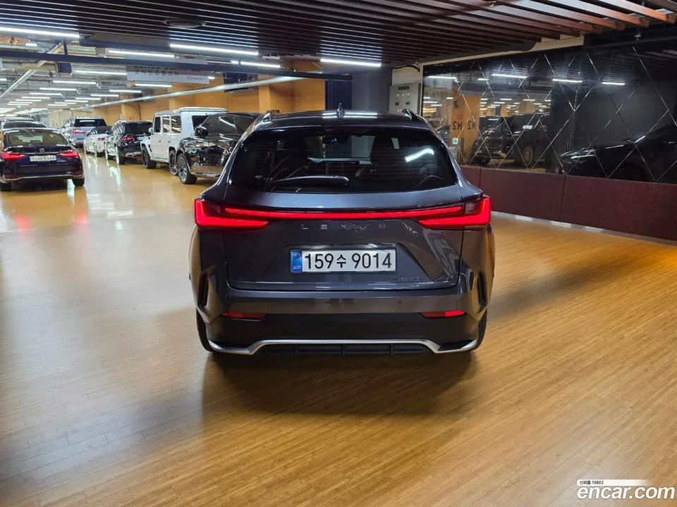Lexus NX 450h+ F-Sport 2025 — thumbnail 4