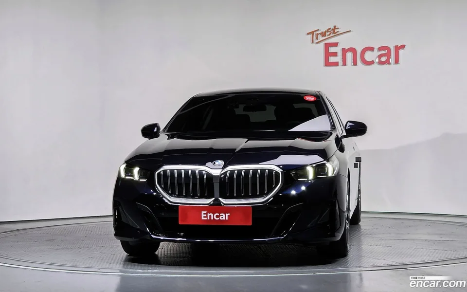 BMW 5 Series 520i M 2024 — thumbnail 3