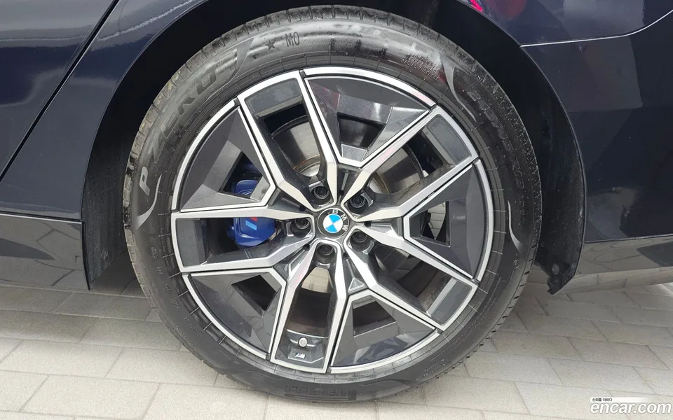 BMW 5 Series 520i M 2024 — thumbnail 5