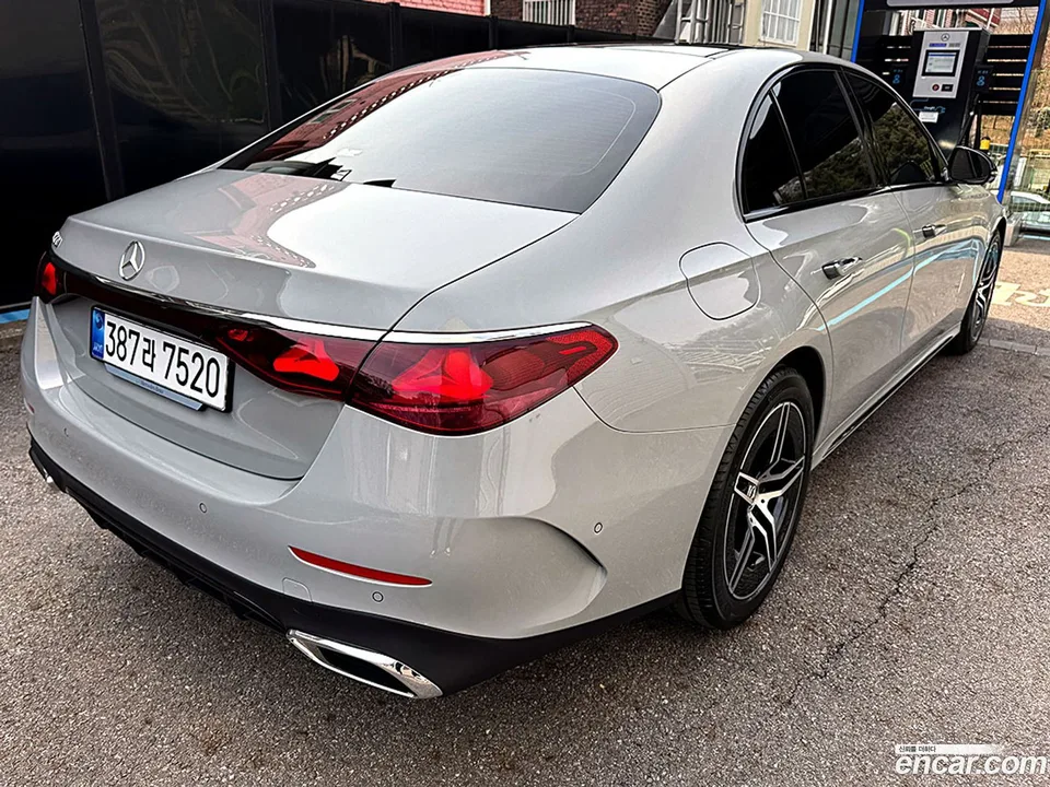 Mercedes-Benz E-Class E200 AMG Line 2026 — миниатюра 2