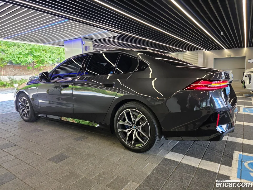 BMW i5 eDrive 40 M 2026 — thumbnail 4
