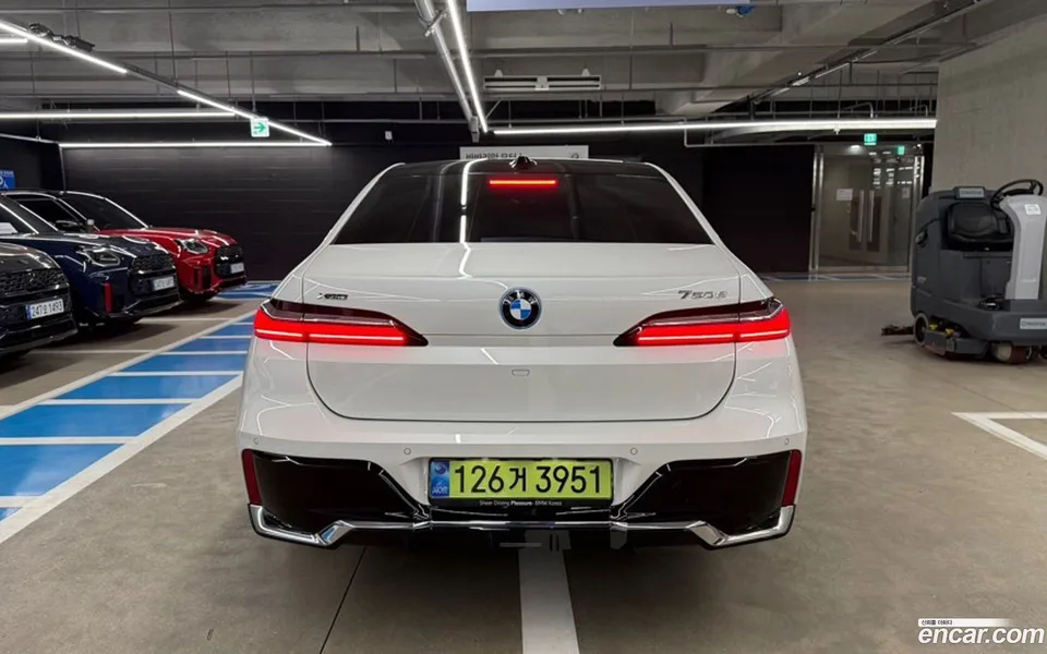 BMW 7 Series 750e xDrive M 2026 — thumbnail 4