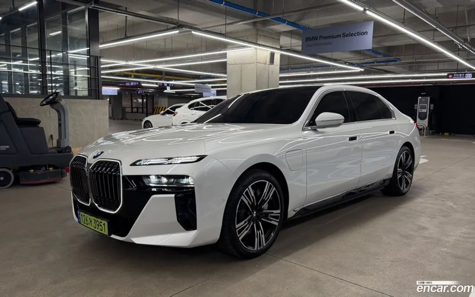 BMW 7 Series 750e xDrive M 2026 — photo 1, buy with delivery to Moscow