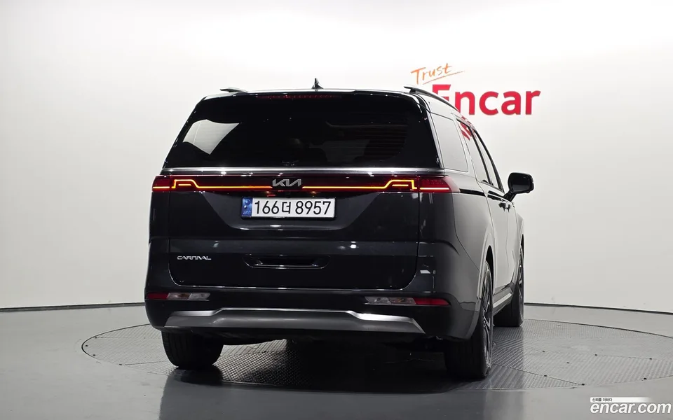 Kia Carnival 9 2023 — thumbnail 4