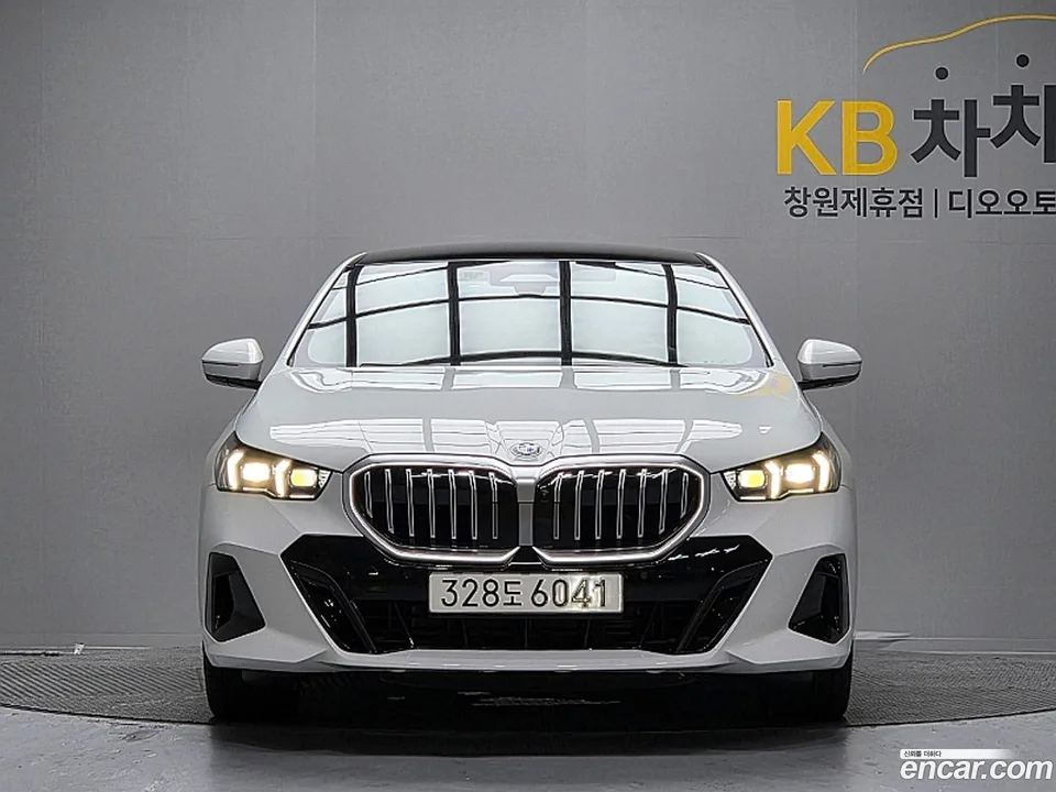 BMW 5 Series 530i xDrive M 2025 — thumbnail 3