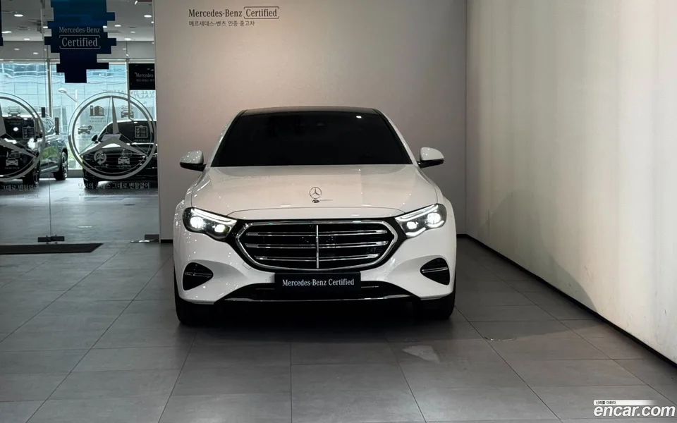 Mercedes-Benz E-Class E450 4MATIC 2026 — thumbnail 3