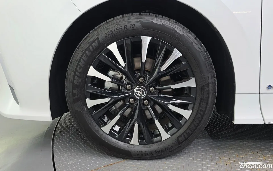 Toyota Alphard 2.5 HEV AWD 2025 — thumbnail 5