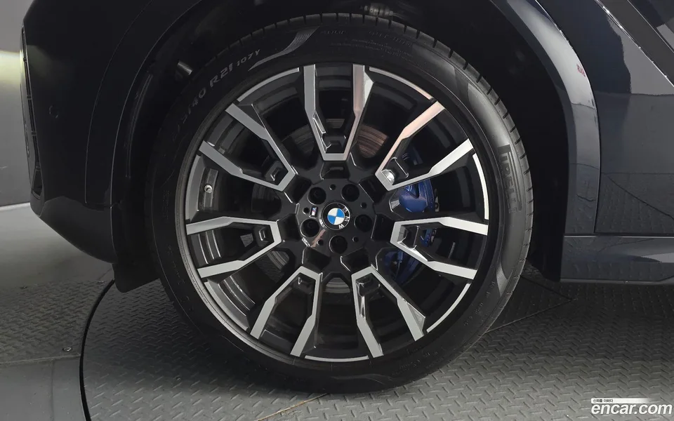 BMW X6 xDrive40i M 2025 — thumbnail 2
