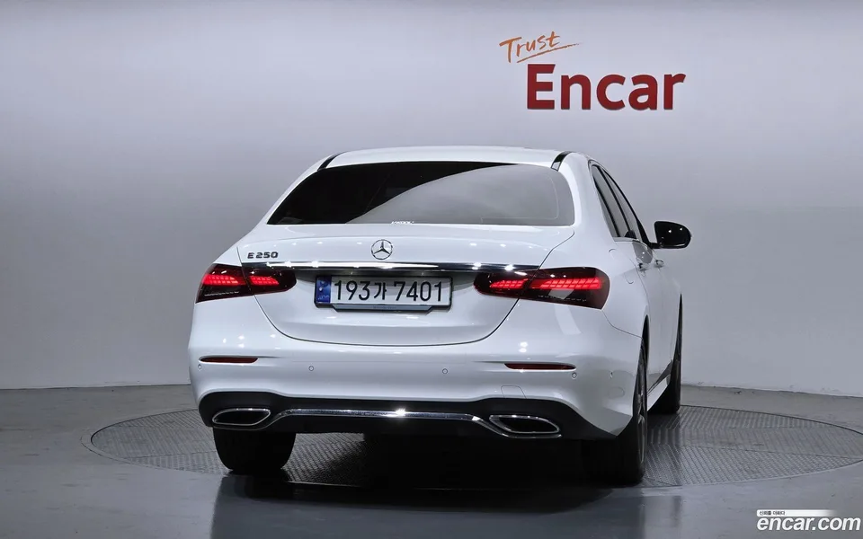 Mercedes-Benz E-Class E250 AMG Line 2023 — thumbnail 4