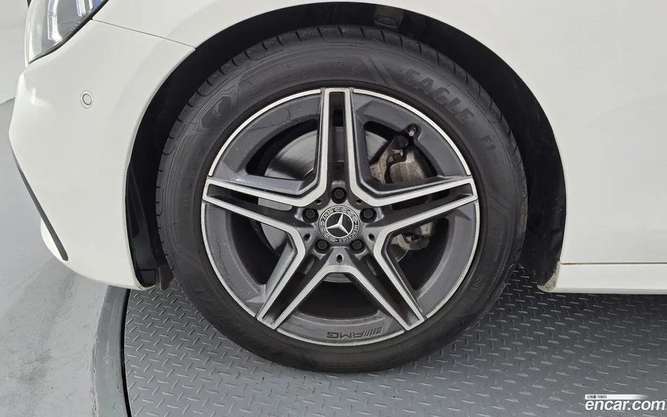 Mercedes-Benz E-Class E250 AMG Line 2023 — thumbnail 5