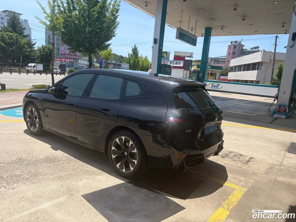 BMW iX xDrive45 M 2026 — thumbnail 2