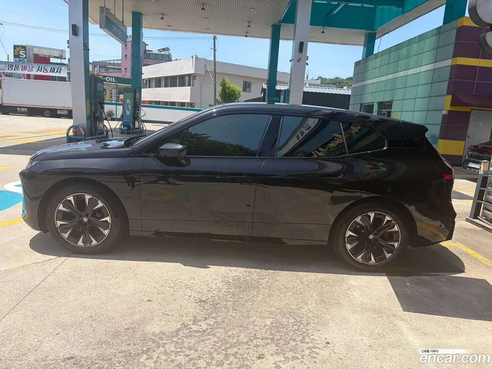 BMW iX xDrive45 M 2026 — thumbnail 3