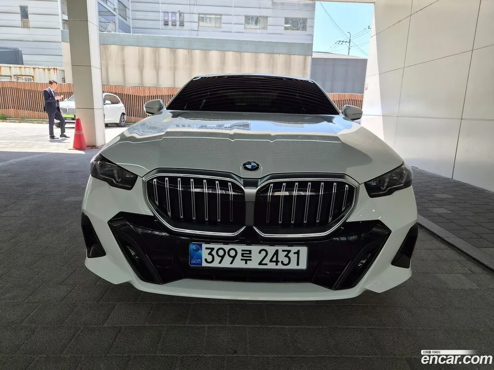 BMW 5 Series 520i M 2026 — thumbnail 3