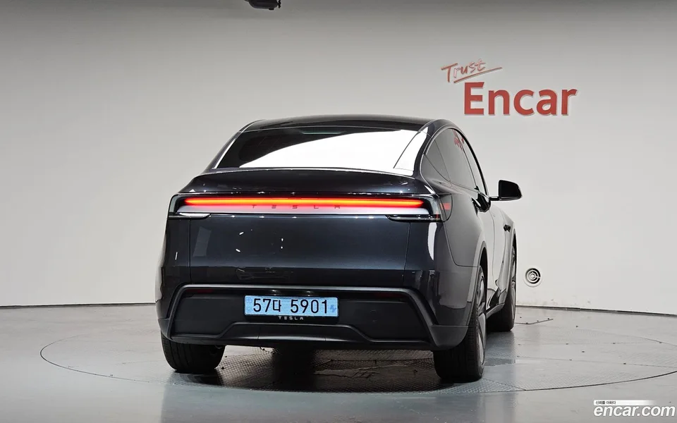 Tesla Model Y RWD 2025 — thumbnail 4