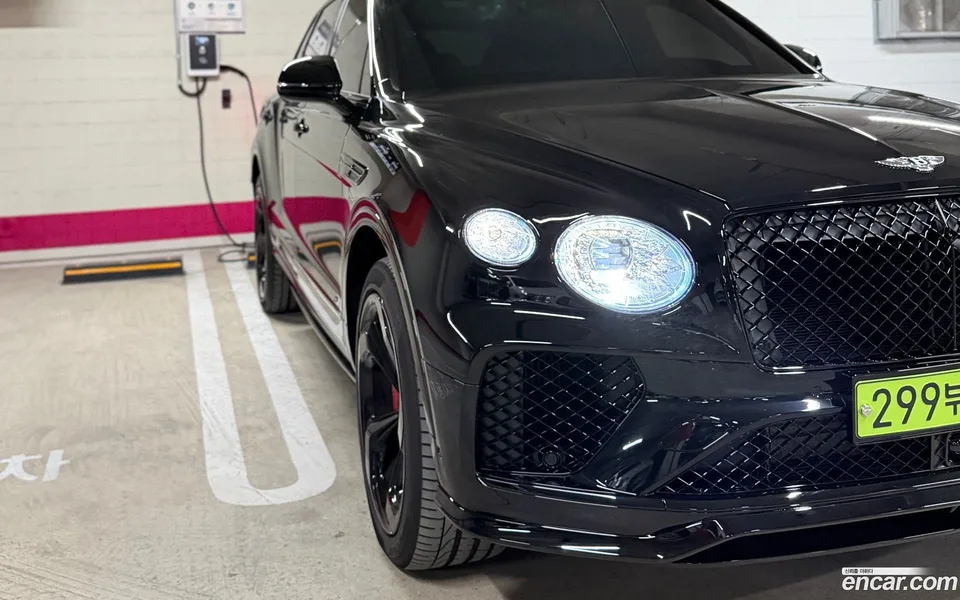 Bentley Bentayga 4.0 V8 S 2024 — photo 1, buy with delivery to Moscow