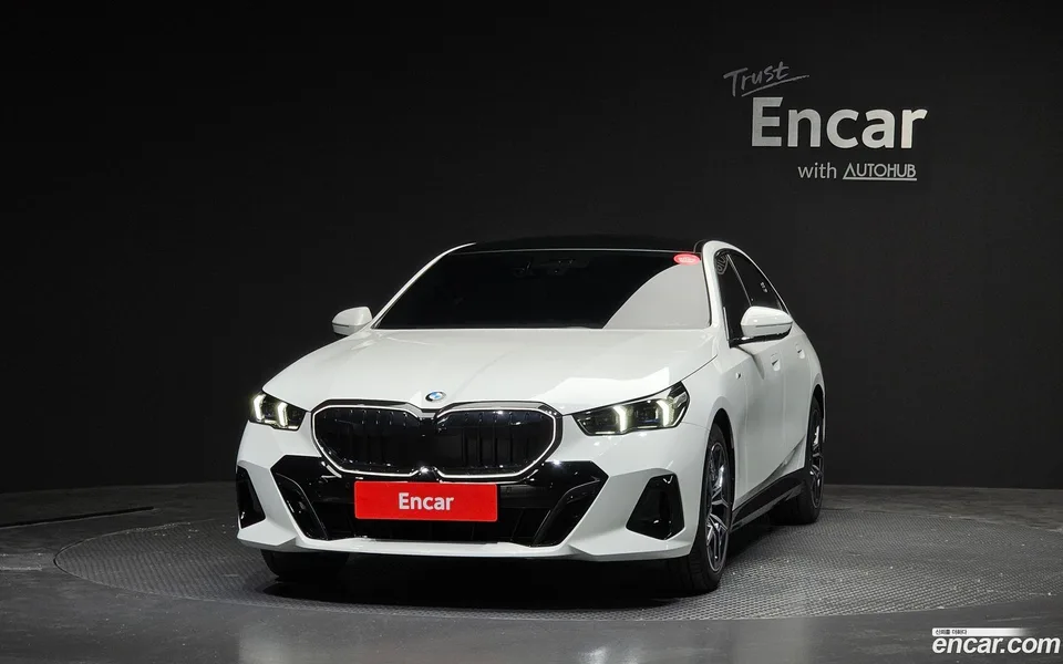 BMW 5 Series 520i M 2025 — thumbnail 3