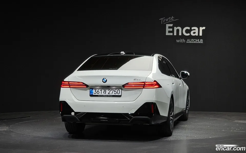 BMW 5 Series 520i M 2025 — thumbnail 4