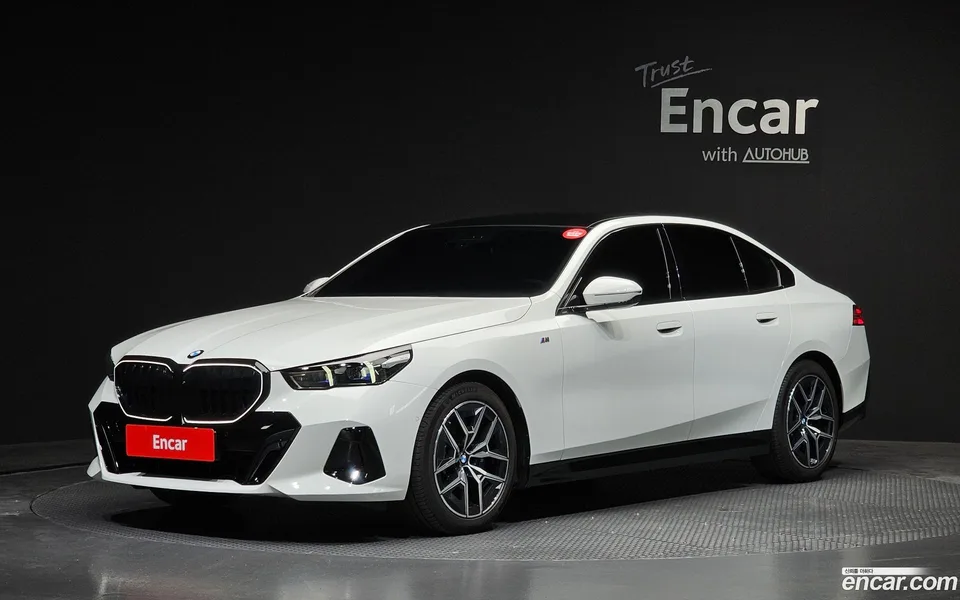 BMW 5 Series 520i M 2025 — photo 1, buy with delivery to Moscow
