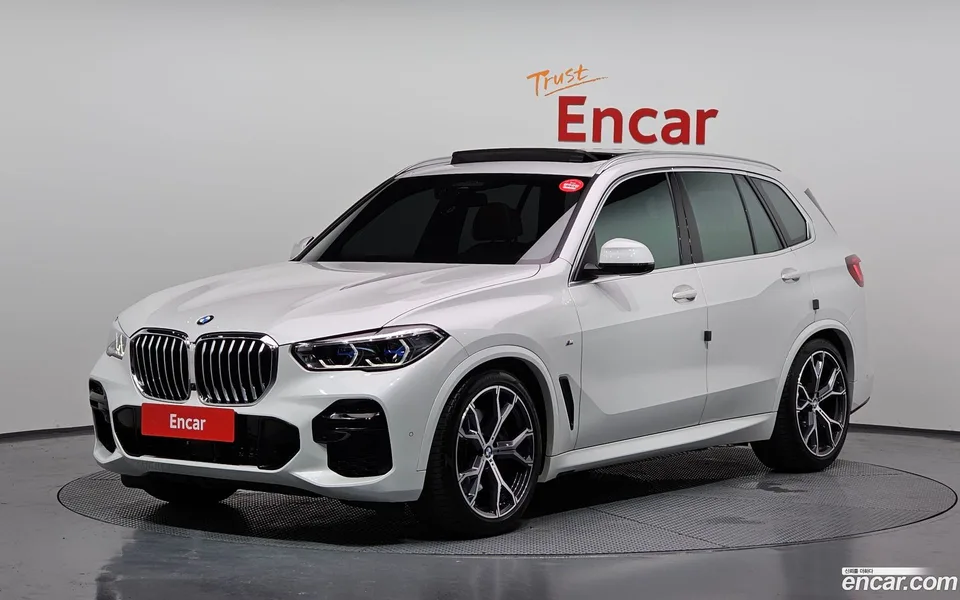 BMW X5 xDrive 40i M 2022 — photo 1, buy with delivery to Moscow