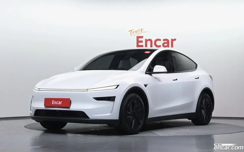 Tesla Model Y AWD 2025 — photo 1, buy with delivery to Moscow