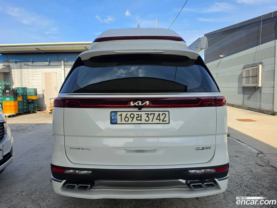 Kia Carnival 7 () 2022 — thumbnail 4