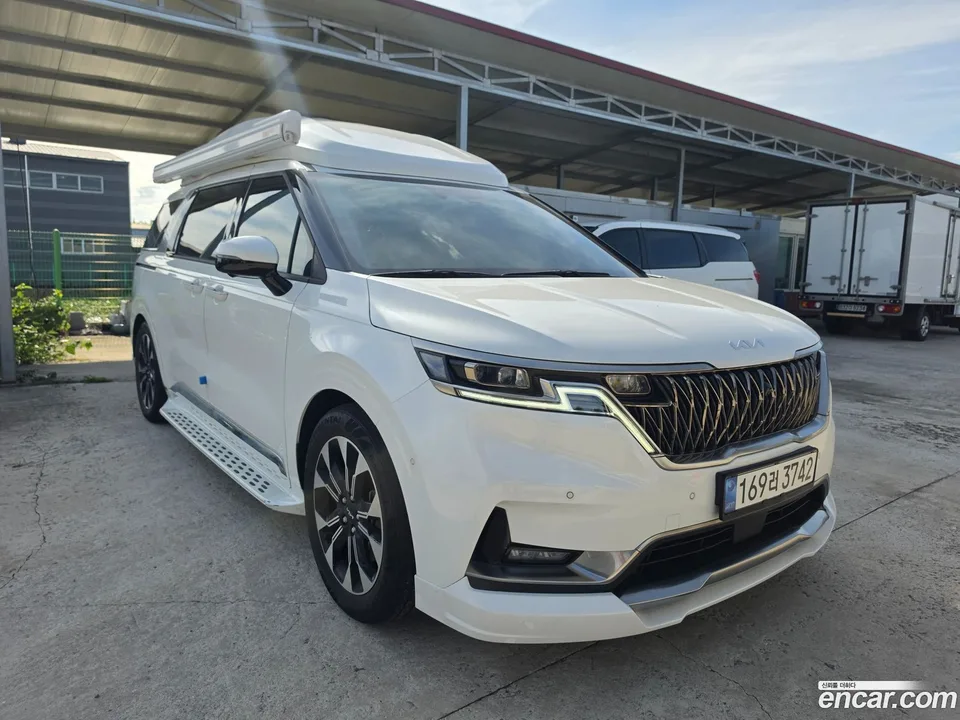 Kia Carnival 7 () 2022 — photo 1, buy with delivery to Moscow