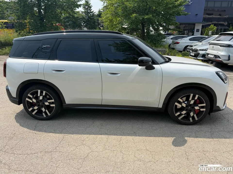 MINI Cooper S Countryman ALL4 JCW 2026 — thumbnail 3