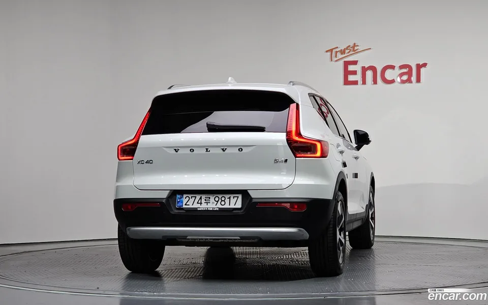 Volvo XC40 B4 2025 — thumbnail 4