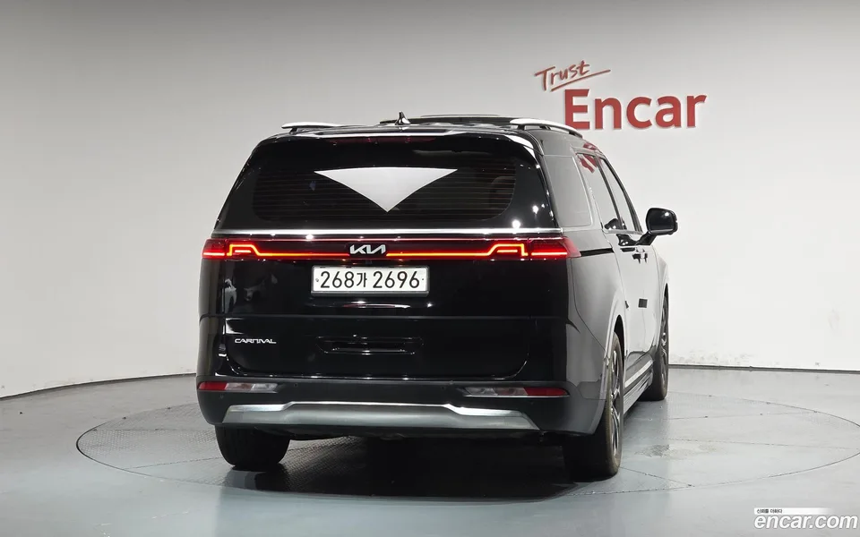 Kia Carnival 7 2023 — thumbnail 4