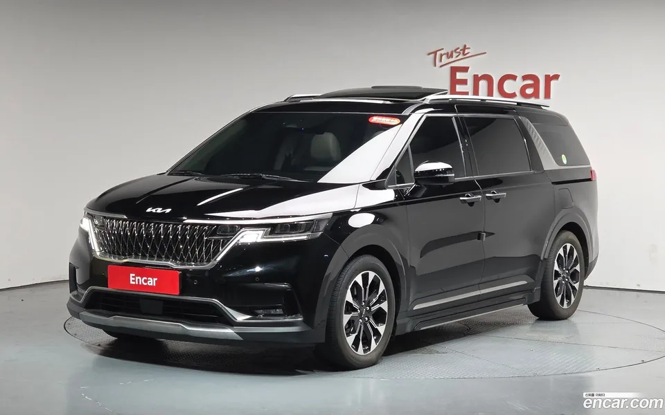 Kia Carnival 7 2023 — photo 1, buy with delivery to Moscow
