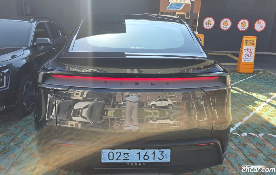 Tesla Model Y RWD 2025 — thumbnail 3
