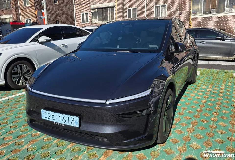 Tesla Model Y RWD 2025 — photo 1, buy with delivery to Moscow