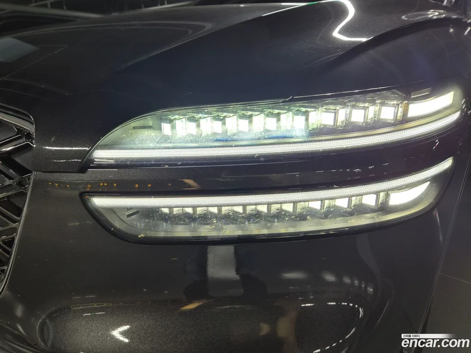 Genesis GV70 2.5T 2WD 2025 — photo 1, buy with delivery to Moscow