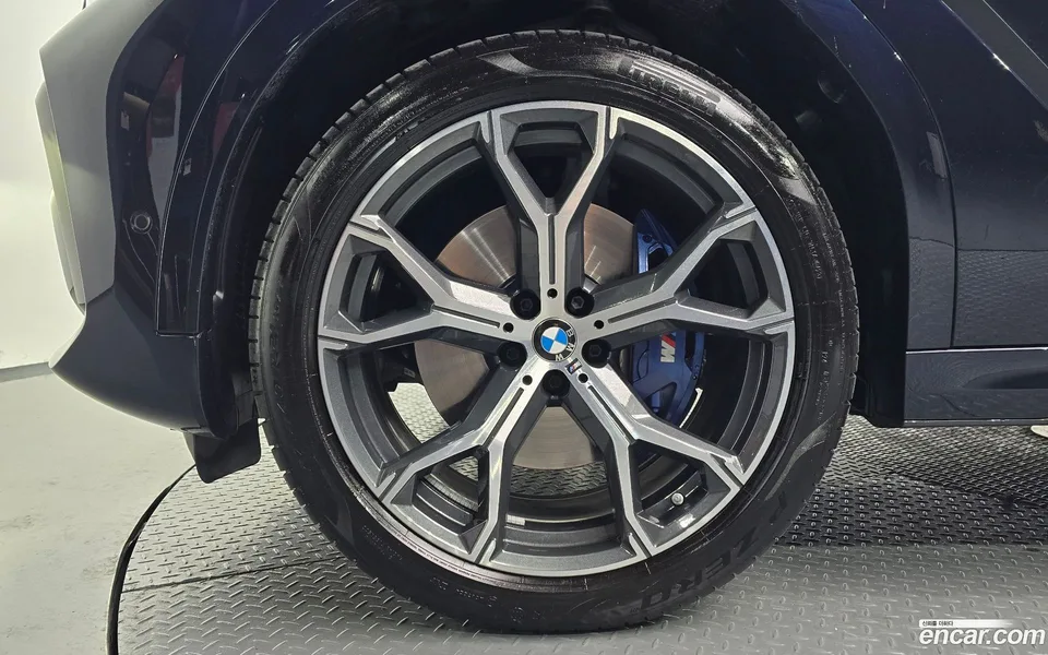 BMW X6 xDrive40i M 2023 — thumbnail 2
