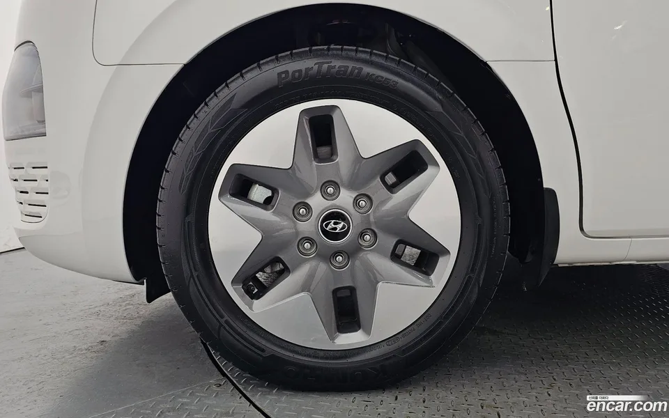 Hyundai Staria 4WD 9 2023 — thumbnail 2