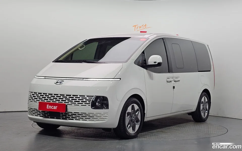 Hyundai Staria 4WD 9 2023 — photo 1, buy with delivery to Moscow