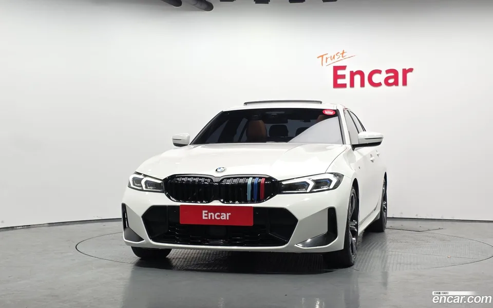 BMW 3 Series 320i M 2023 — thumbnail 3