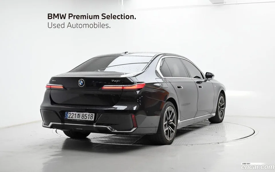 BMW 7 Series 740i xDrive M 2024 — thumbnail 2