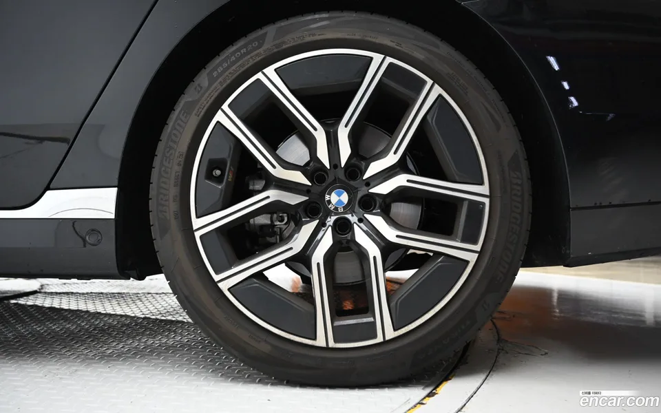 BMW 7 Series 740i xDrive M 2024 — thumbnail 5