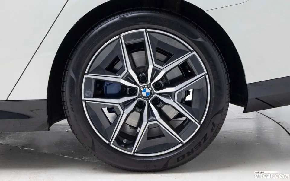 BMW 5 Series 520i M 2025 — thumbnail 5