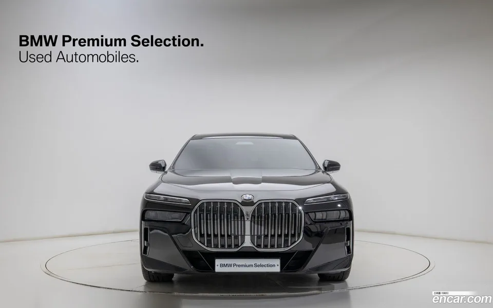 BMW 7 Series 740i sDrive M 2023 — thumbnail 3