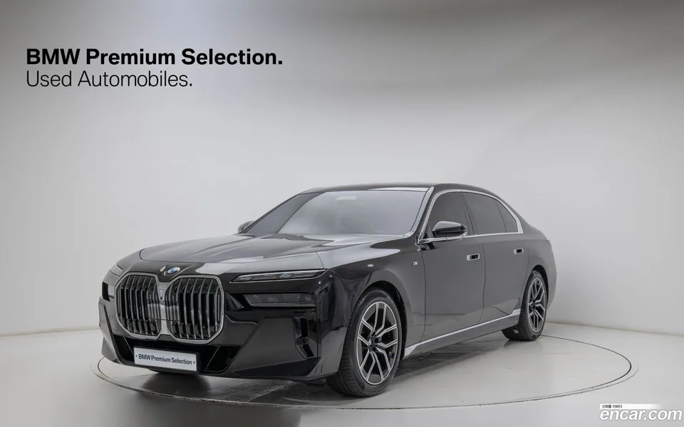 BMW 7 Series 740i sDrive M 2023 — photo 1, buy with delivery to Moscow