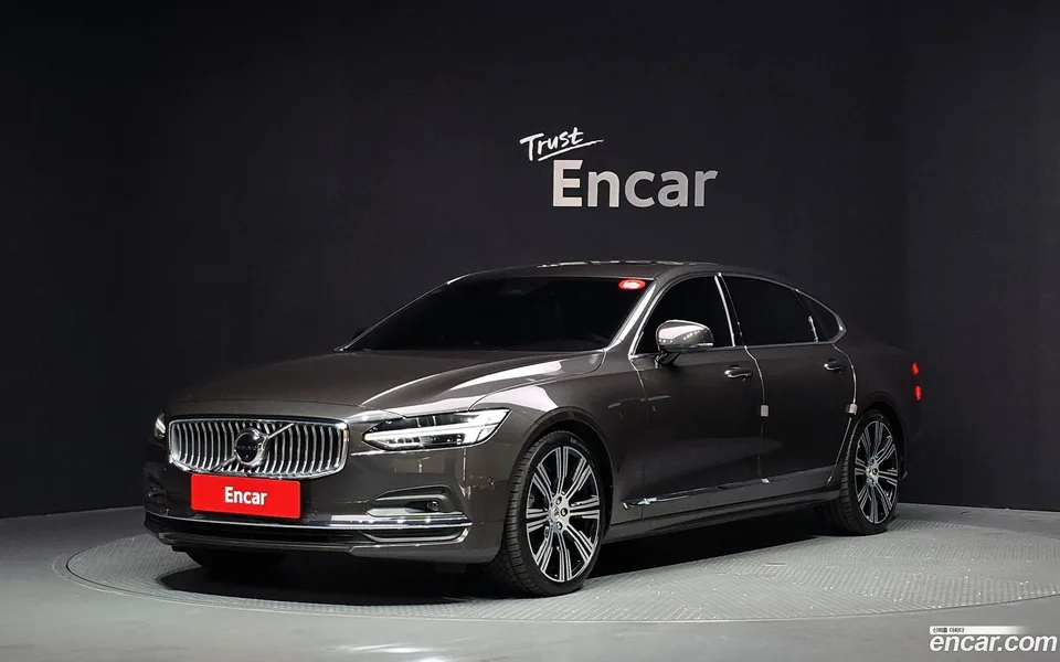 Volvo S90 B6 AWD 2023 — photo 1, buy with delivery to Moscow