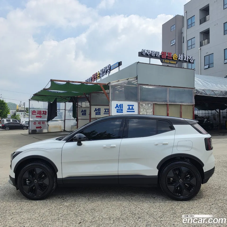 Volvo EX30 Cross Country 2026 — thumbnail 2