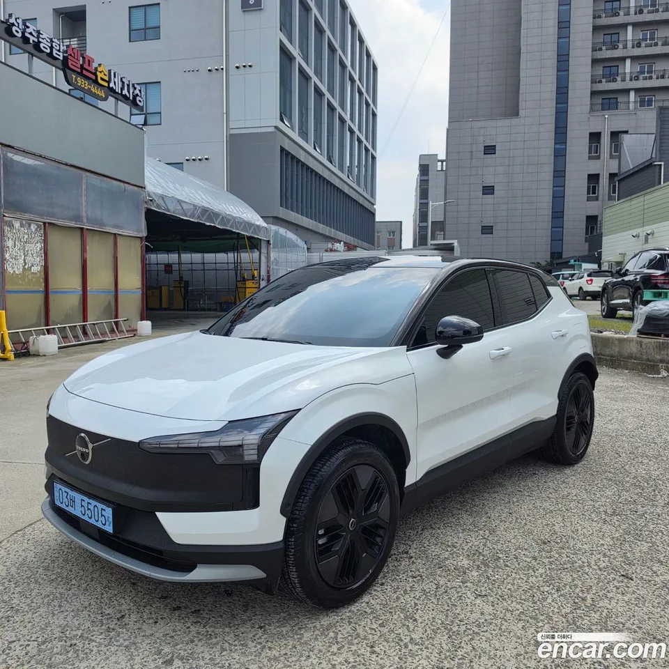 Volvo EX30 Cross Country 2026 — thumbnail 3