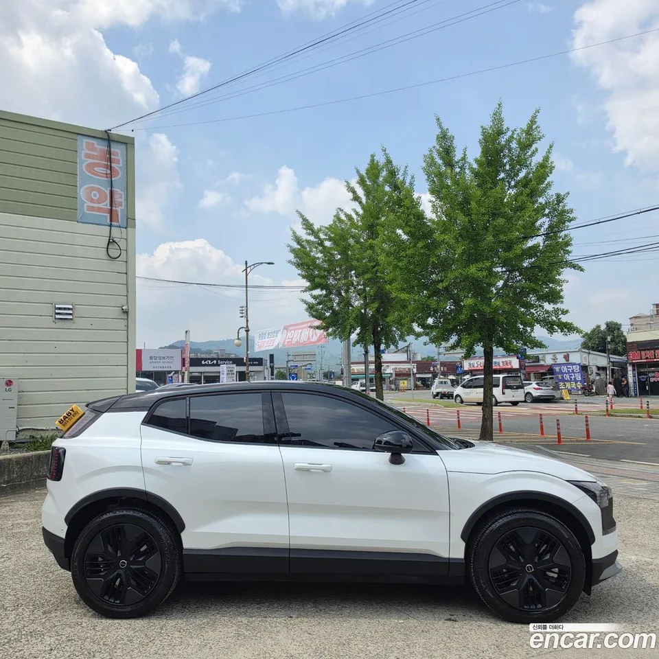 Volvo EX30 Cross Country 2026 — thumbnail 4