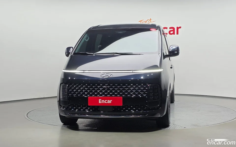 Hyundai Staria 9 2023 — thumbnail 3