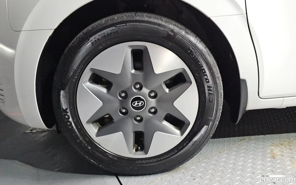 Hyundai Staria 9 2022 — thumbnail 2