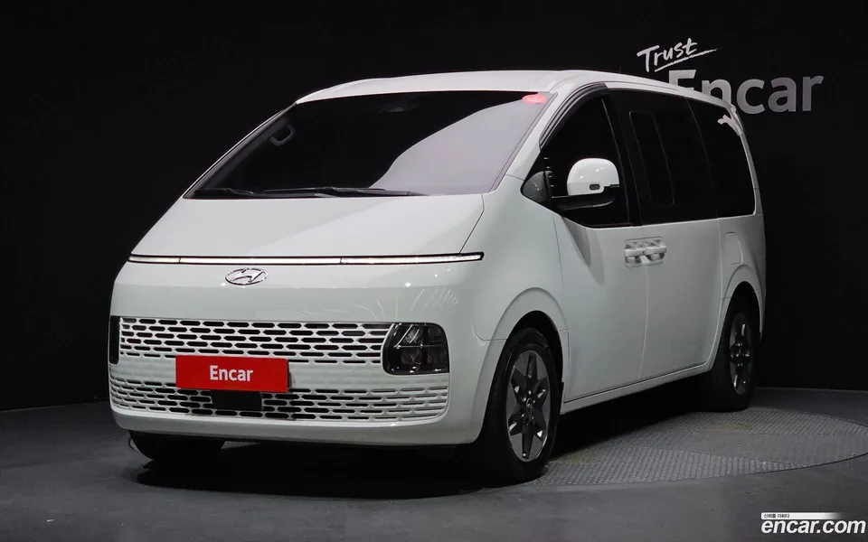 Hyundai Staria 9 2022 — photo 1, buy with delivery to Moscow